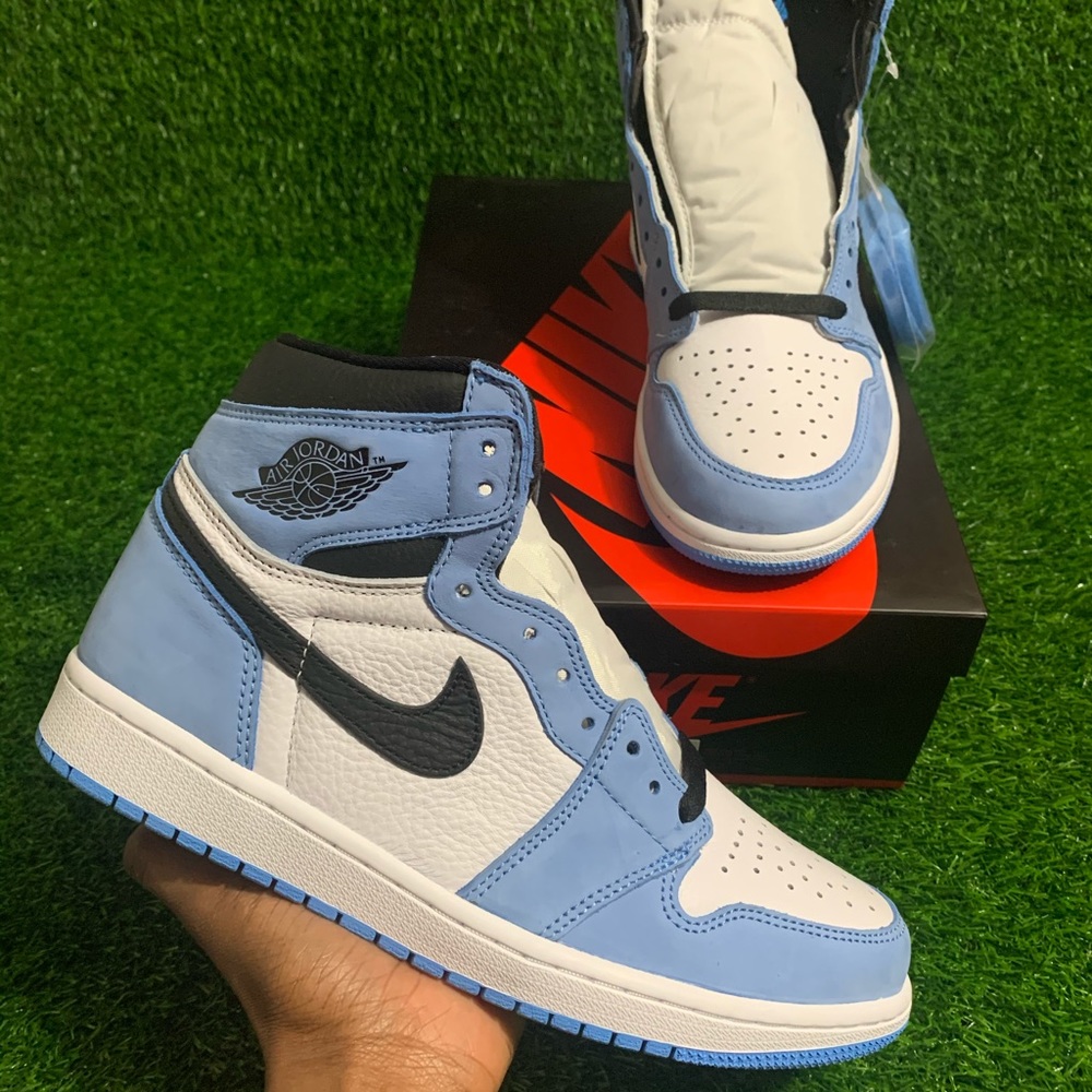 2021 Air Jordan 1 Retro High OG “University Blue” - Picture 1 of 14